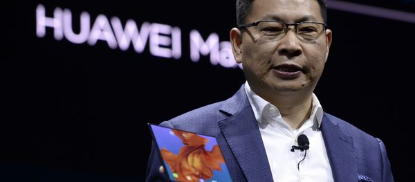 Richard Yu, the CEO of Huawei's consumer products division presents the new HUAWEI Mate X foldable smartphone at the Mobile World Congress (MWC), on the eve of the world's biggest mobile fair, on February 24, 2019 in Barcelona - Sputnik International