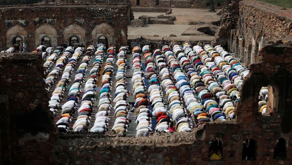 Muslims offer Eid al-Fitr prayers at the ruins of Feroz Shah Kotla mosque in New Delhi, India June 5, 2019. REUTERS/Adnan Abidi Muslims offer Eid al-Fitr prayers at the ruins of Feroz Shah Kotla mosque in New Delhi, India June 5, 2019. REUTERS/Adnan Abidi - Sputnik International