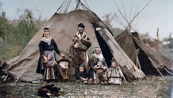  An indigenous Sami family in northern Europe. - Sputnik International