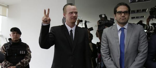 Swedish programmer Ola, center, makes a victory sign as he enters court for a hearing in which his lawyers are requesting his freedom, in Quito, Ecuador, Thursday, May 2, 2019. The government accuses Bini of being involved with two unnamed Russian hackers in a plot to blackmail Ecuador’s President Lenin Moreno. Swedish programmer Ola, center, makes a victory sign as he enters court for a hearing in which his lawyers are requesting his freedom, in Quito, Ecuador, Thursday, May 2, 2019. The government accuses Bini of being involved with two unnamed Russian hackers in a plot to blackmail Ecuador’s President Lenin Moreno. - Sputnik International