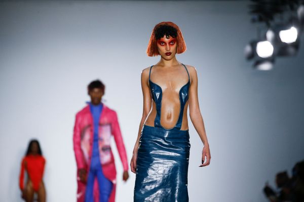 Models present creations during the Fashion East catwalk show at London Fashion Week Men's in London, Britain June 9, 2019.  - Sputnik International