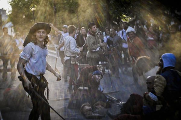 A mock battle between Russian and Italian reenactors in Moscow during The Times and the epochs festival. - Sputnik International