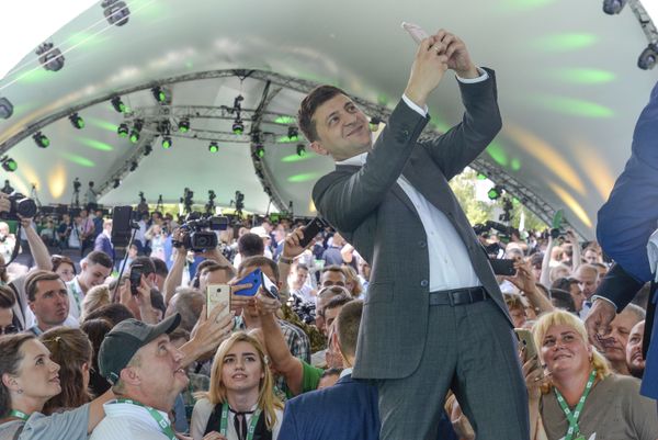 Ukrainian President Volodymyr Zelenskiy takes a selfie at the first congress of his party called Servant of the People in the city Botanical Garden, Kiev, Ukraine, Sunday, June 9, 2019.  - Sputnik International