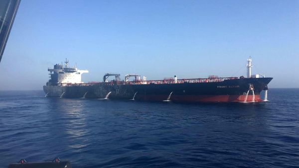 A handout photo made available by the Norwegian shipowner Frontline of the crude oil tanker Front Altair after the fire onboard the ship in the Gulf of Oman, June 13, 2019 - Sputnik International