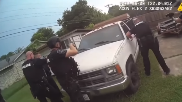 Texas' Fort Worth Police Department releases body camera footage of fatal shooting involving 20-year-old JaQuavion Slaton - Sputnik International