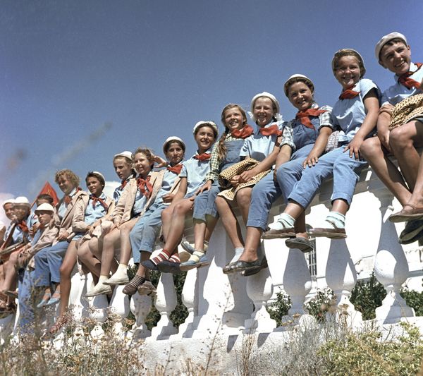 School children relaxing at the All-Union Artek Young Pioneer Camp named after Lenin. - Sputnik International