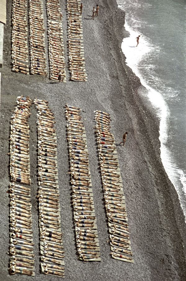 School students from the All-Union Artek Young Pioneer Camp named after Lenin on the beach. - Sputnik International