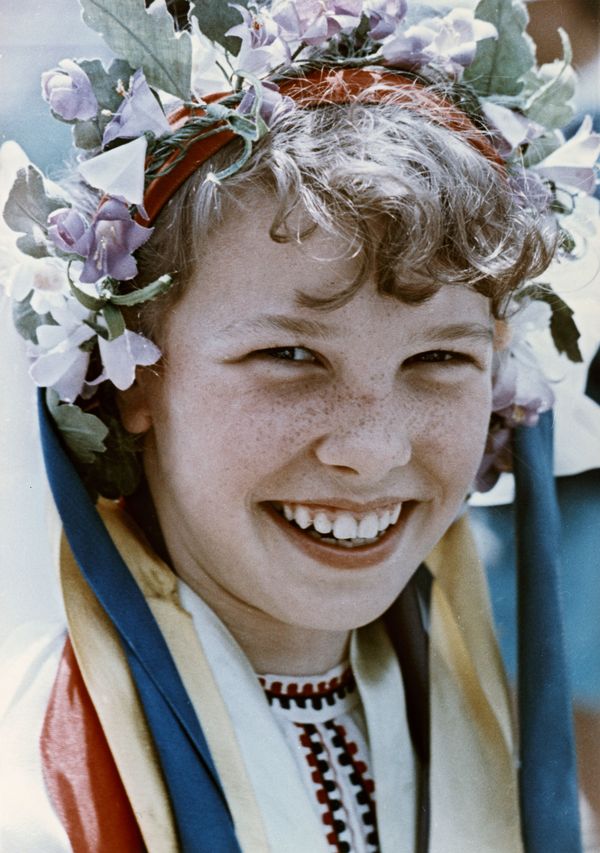 Ira Tarasenko in a traditional dress in the Artek children's camp. - Sputnik International