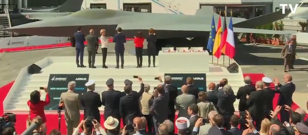 French, Spanish and German defense ministers unveil the Future Combat Air System at the Paris Air Show, 2019 French, Spanish and German defense ministers unveil the Future Combat Air System at the Paris Air Show, 2019 - Sputnik International