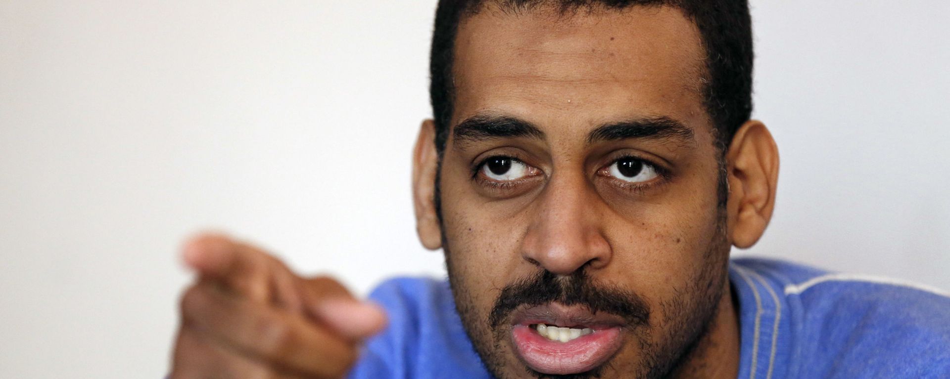 Alexanda Amon Kotey, allegedly among four British jihadis who made up a brutal Islamic State cell dubbed The Beatles, speaks during an interview with The Associated Press at a security center in Kobani, Syria, Friday, March 30, 2018 - Sputnik International, 1920, 29.04.2022