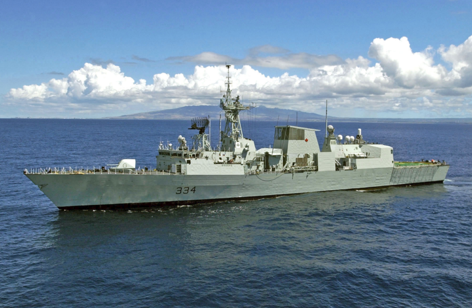 Canadian frigate HMCS Regina (FFH 334) heads out to sea to participate in exercise Rim of the Pacific (RIMPAC) 2004. Canadian frigate HMCS Regina (FFH 334) heads out to sea to participate in exercise Rim of the Pacific (RIMPAC) 2004. - Sputnik International, 1920, 29.11.2022