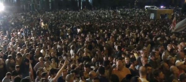 thousands of protesters gather outside the parliament building in the Georgian capital of Tbilisi - Sputnik International