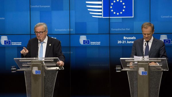 European Commission President Jean-Claude Juncker, left, and European Council President Donald Tusk participate in a media conference at an EU summit in Brussels - Sputnik International