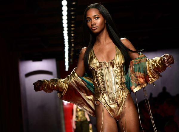 A Model Presents a Creation for Fashion House Dsquared2 in Milan A Model Presents a Creation for Fashion House Dsquared2 in Milan - Sputnik International