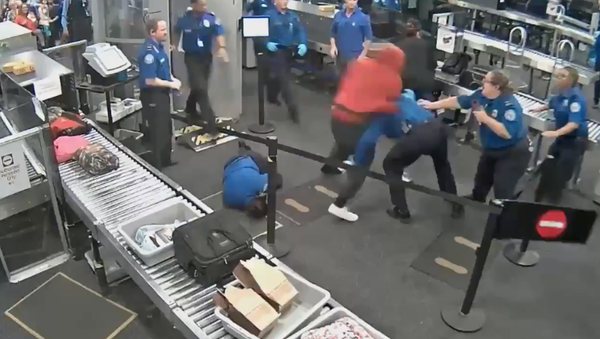 Newly released surveillance footage shows 19-year-old Tyrese Garner tackling several TSA agents at Arizona's Phoenix Sky Harbor International Airport. - Sputnik International