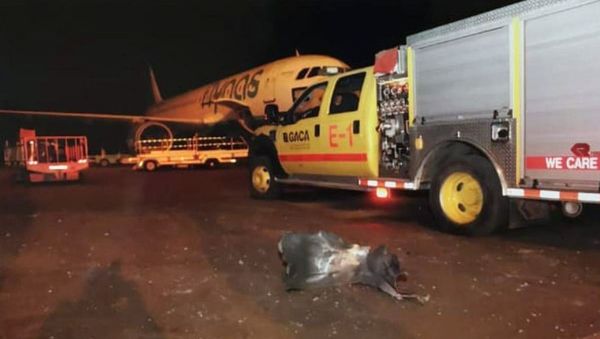 This photograph released by the state-run Saudi Press Agency shows debris on the tarmac of Abha Regional Airport after an attack by Yemen's Houthi rebels in Abha, Saudi Arabia - Sputnik International