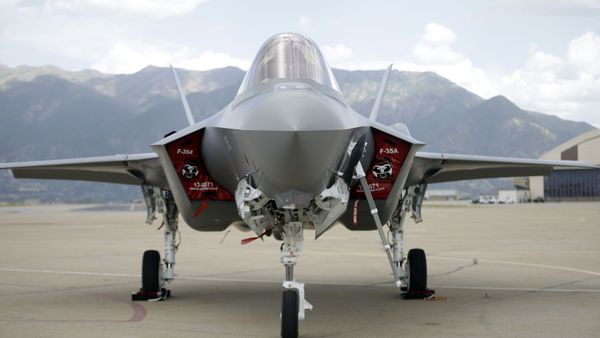F-35 jet sits on the tarmac (File) - Sputnik International