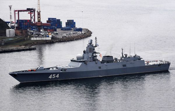 Chinese Destroyer Shadowed by Royal Navy Warship as It Passes Through English Channel - Sputnik International