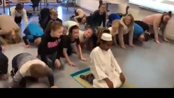 Muslim prayer at Thyregod School in Denmark (screenshot) Muslim prayer at Thyregod School in Denmark (screenshot) - Sputnik International
