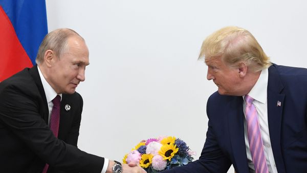 Russian President Vladimir Putin and U.S. President Donald Trump shake hands during a bilateral meeting at the at the Group of 20 (G20) leaders summit in Osaka, Japan. - Sputnik International