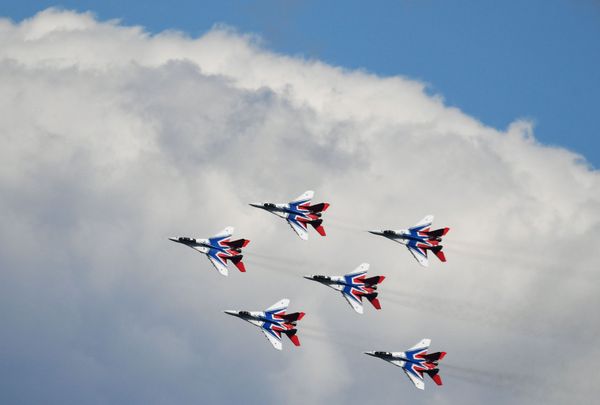 Military Aeroplanes Perform Stunts at 'Army-2019' Forum Military Aeroplanes Perform Stunts at 'Army-2019' Forum - Sputnik International