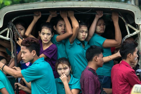 Workers on Their Way to Factories in Hlaing Tharyar Township Workers on Their Way to Factories in Hlaing Tharyar Township - Sputnik International