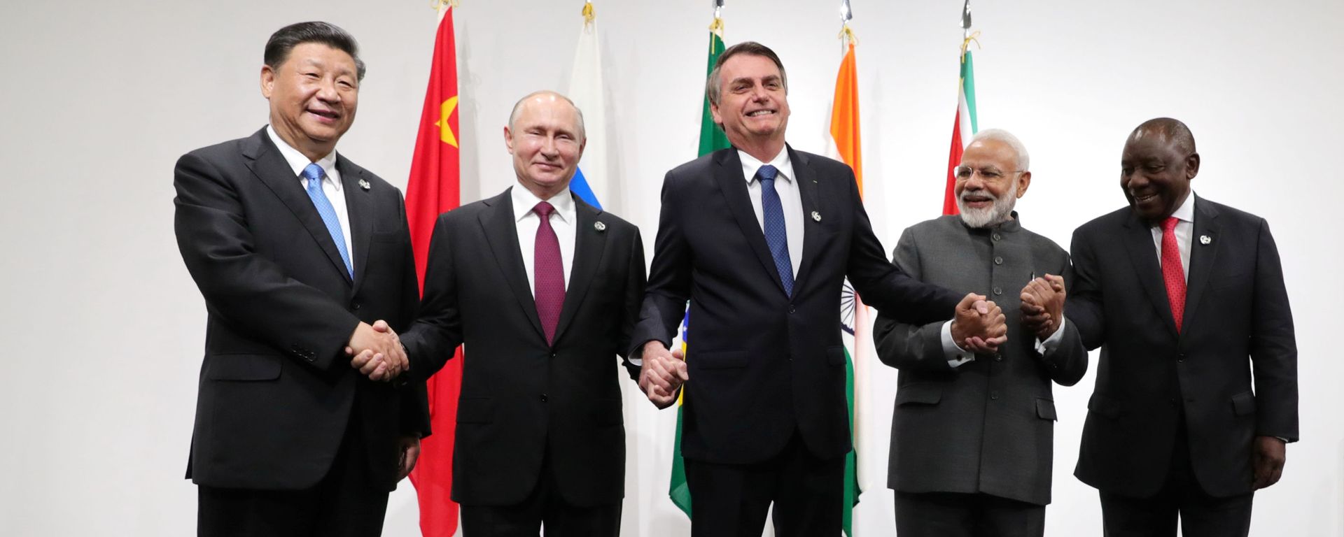 Russia's President Vladimir Putin (2nd L), Brazil's President Jair Bolsonaro (C), India's Prime Minister Narendra Modi (2nd R), China’s President Xi Jinping (L) and South Africa's President Cyril Ramaphosa pose for a picture during the BRICS summit in Osaka, Japan June 28, 2019 - Sputnik International, 1920, 16.06.2022