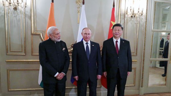 November 30, 2018. President Vladimir Putin, Prime Minister of India Narendra Modi, left, and President of China Xi Jinping, right, during a meeting on the sidelines of the G20 summit in Buenos Aires - Sputnik International