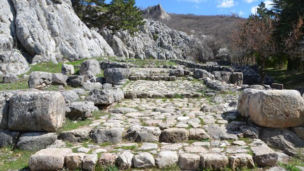 The entrance to Yazılıkaya sanctuary, Turkey - Sputnik International