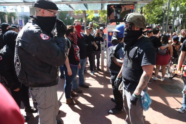 Trump Raps FBI Chief for Reluctance to  Slam Antifa as Terror Group, Doesn't Rule Out Replacing Him - Sputnik International