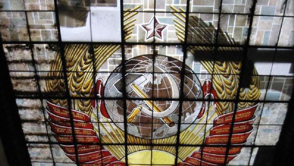 Hammer and sickle in the ceiling - Sputnik International