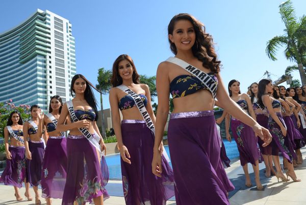 Candidate Competing to be Crowned Miss Philippines in Manila Candidate Competing to be Crowned Miss Philippines in Manila - Sputnik International