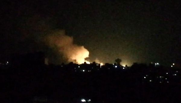 An image grab taken from an AFP video shows what appears to be smoke billowing over buildings near the Syrian capital Damascus, following a reported Israeli air strike overnight on July 1, 2019 - Sputnik International
