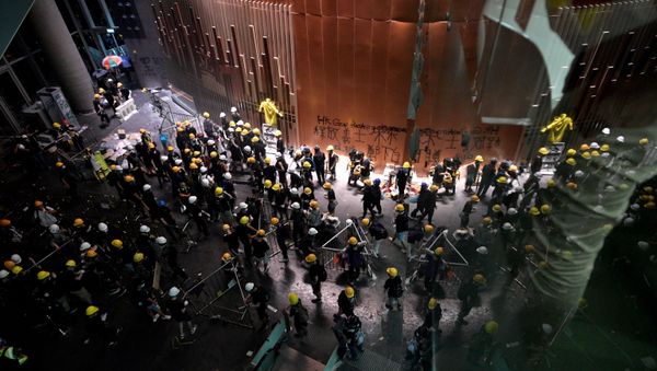 Protesters break into the government headquarters in Hong Kong on July 1, 2019, on the 22nd anniversary of the city's handover from Britain to China Protesters break into the government headquarters in Hong Kong on July 1, 2019, on the 22nd anniversary of the city's handover from Britain to China - Sputnik International