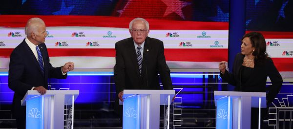 Democratic presidential candidate former Vice-President Joe Biden, left, and Sen. Kamala Harris - Sputnik International