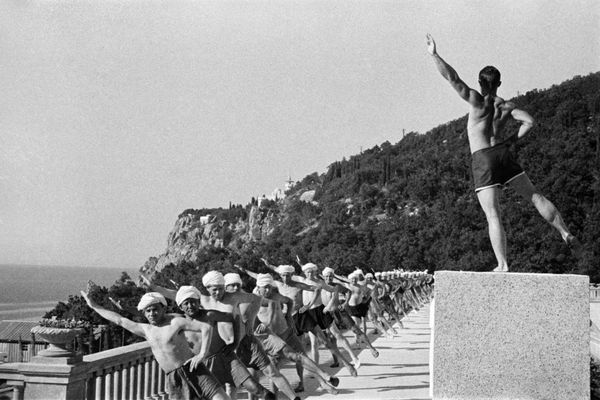 Ladies' Hats, Gymnastics on the Beach and Gagarin: A Look Back at Soviet Crimea Ladies' Hats, Gymnastics on the Beach and Gagarin: A Look Back at Soviet Crimea - Sputnik International