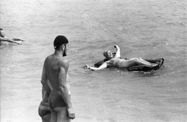 Ladies' Hats, Gymnastics on the Beach and Gagarin: A Look Back at Soviet Crimea Ladies' Hats, Gymnastics on the Beach and Gagarin: A Look Back at Soviet Crimea - Sputnik International