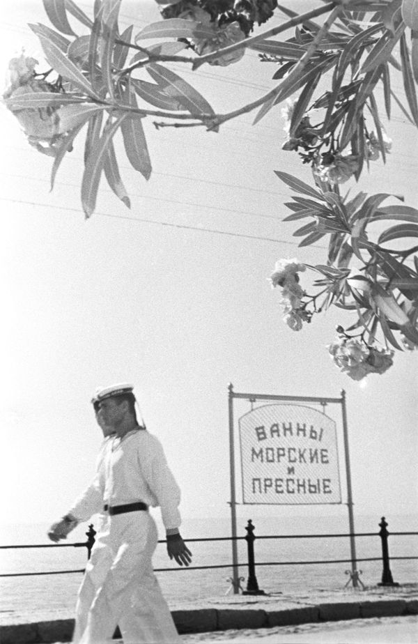 Ladies' Hats, Gymnastics on the Beach and Gagarin: A Look Back at Soviet Crimea Ladies' Hats, Gymnastics on the Beach and Gagarin: A Look Back at Soviet Crimea - Sputnik International