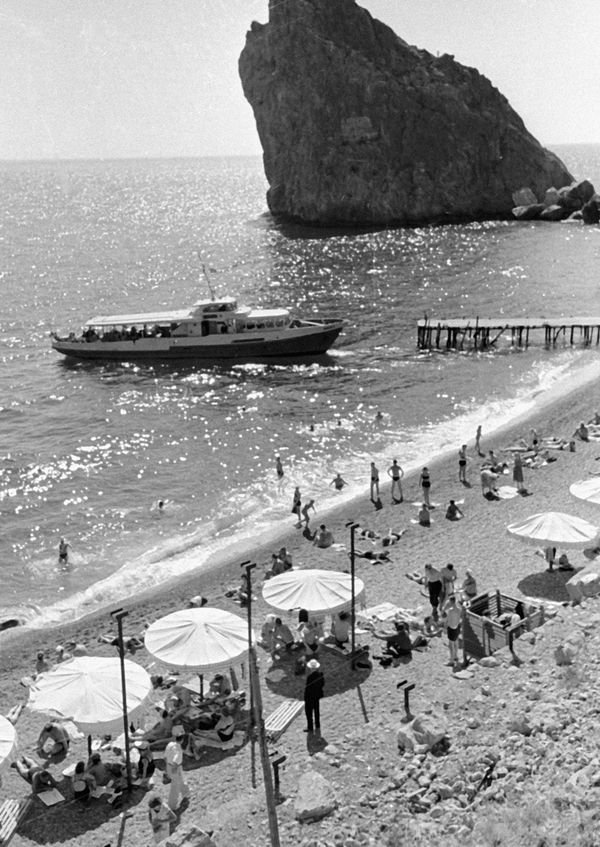 Ladies' Hats, Gymnastics on the Beach and Gagarin: A Look Back at Soviet Crimea Ladies' Hats, Gymnastics on the Beach and Gagarin: A Look Back at Soviet Crimea - Sputnik International