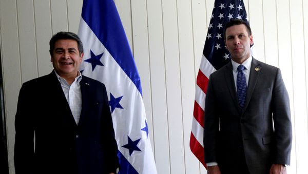 Honduras President Hernandez and Acting Secretary of U.S. Homeland Security McAleenan pose for a photo before a bilateral meeting at Soto Cano Air Base in Comayagua - Sputnik International
