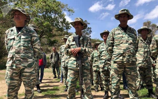 Militias help train civilians in basic civil defense techniques Militias help train civilians in basic civil defense techniques - Sputnik International