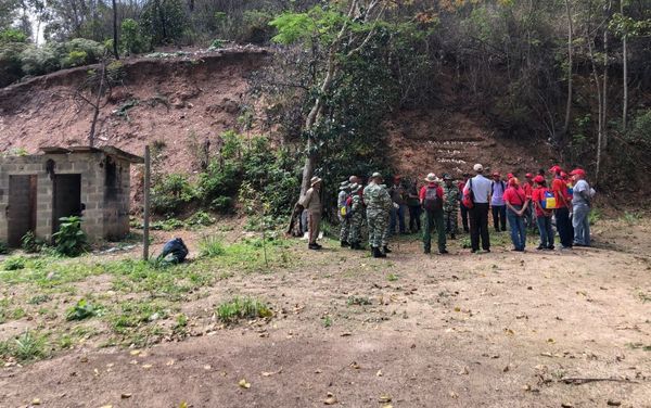 Militias help train civilians in basic civil defense techniques Militias help train civilians in basic civil defense techniques - Sputnik International
