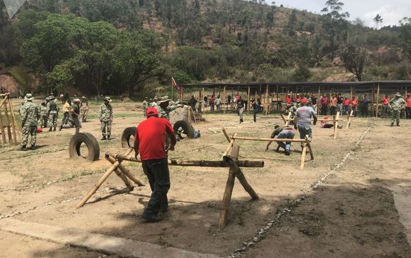 Militias help train civilians in basic civil defense techniques Militias help train civilians in basic civil defense techniques - Sputnik International