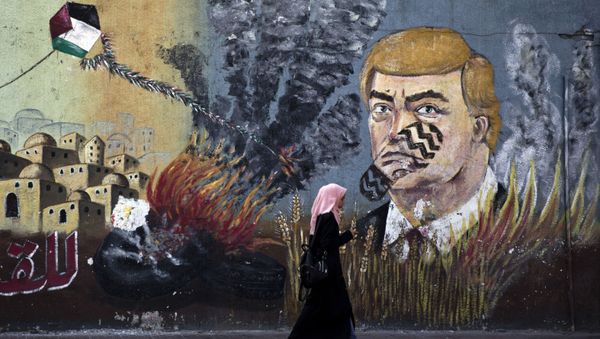 A wall with graffiti depicts U.S. President Donald Trump with a footprint on his face in Gaza City, Tuesday, June 25, 2019 - Sputnik International