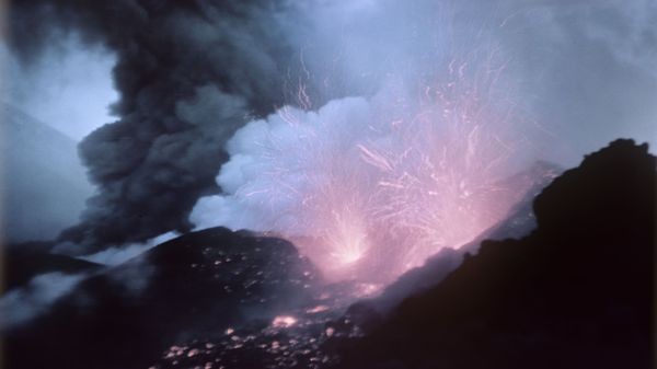 Klyuchevskaya Sopka's eruption - Sputnik International