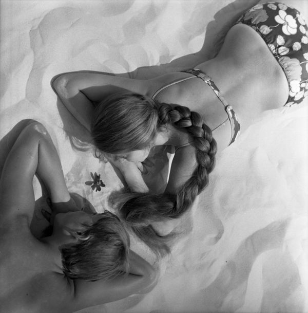 Soviet youth relaxing at a beach in Kiev - Sputnik International