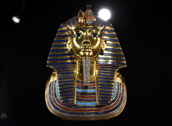 US Sends 2,000-Year-Old Stolen Gold Coffin Back to Egypt - State Department - Sputnik International