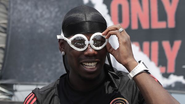 Manchester United's soccer player Paul Pogba, adjusts his goggles, given by a fan, during a meeting with his fans following a media day in Seoul, South Korea, Thursday, June 13, 2019. Pogba is in Seoul as a part of his Asian tour Manchester United's soccer player Paul Pogba, adjusts his goggles, given by a fan, during a meeting with his fans following a media day in Seoul, South Korea, Thursday, June 13, 2019. Pogba is in Seoul as a part of his Asian tour - Sputnik International