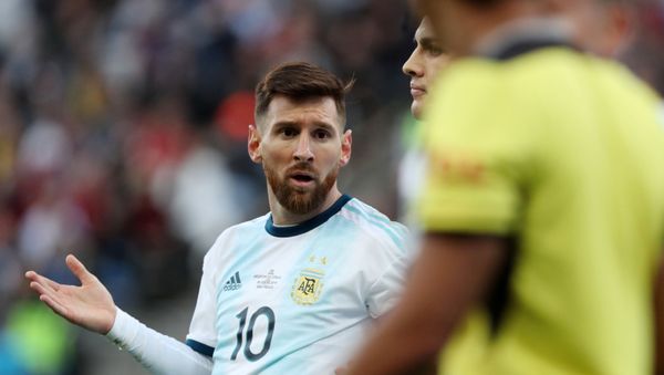Argentina's Lionel Messi reacts after being shown a red card by referee Mario Diaz de Vivar Argentina's Lionel Messi reacts after being shown a red card by referee Mario Diaz de Vivar - Sputnik International