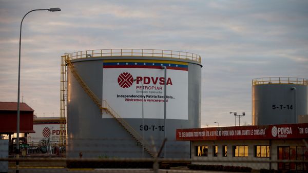 In this Feb. 18, 2015 photo, storage tanks stand in a PDVSA state-run oil company crude oil complex near El Tigre, a town located within Venezuela's Hugo Chavez oil belt, formally known as the Orinoco Belt In this Feb. 18, 2015 photo, storage tanks stand in a PDVSA state-run oil company crude oil complex near El Tigre, a town located within Venezuela's Hugo Chavez oil belt, formally known as the Orinoco Belt - Sputnik International